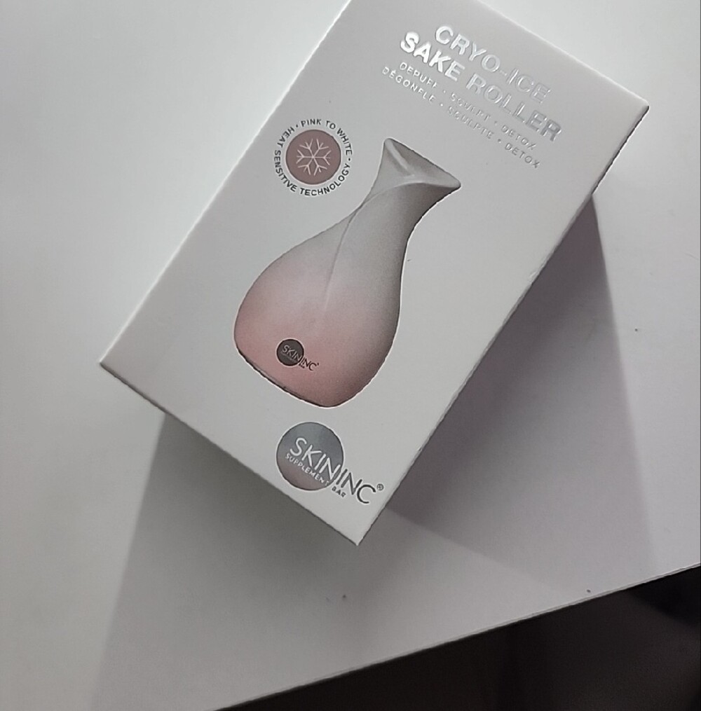 Cryo-Ice Sake Roller - Color Changing Cooling Facial Roller